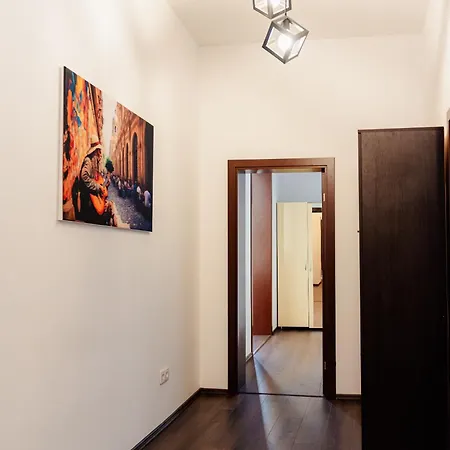 Old Appartement Boekarest